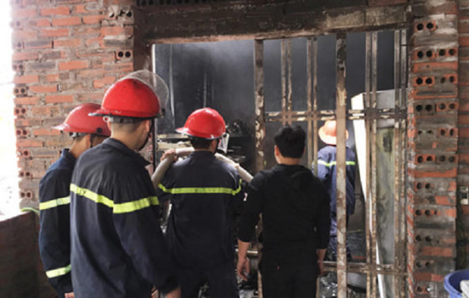 Lực lượng cứu hỏa nhanh chóng có mặt khống chế thành công đám cháy.