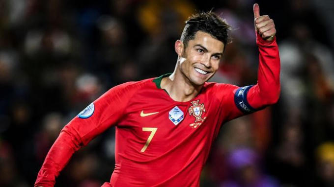 ronaldo-vuot-qua-kiem-tra-y-te-de-gia-nhap-manchester-united_1