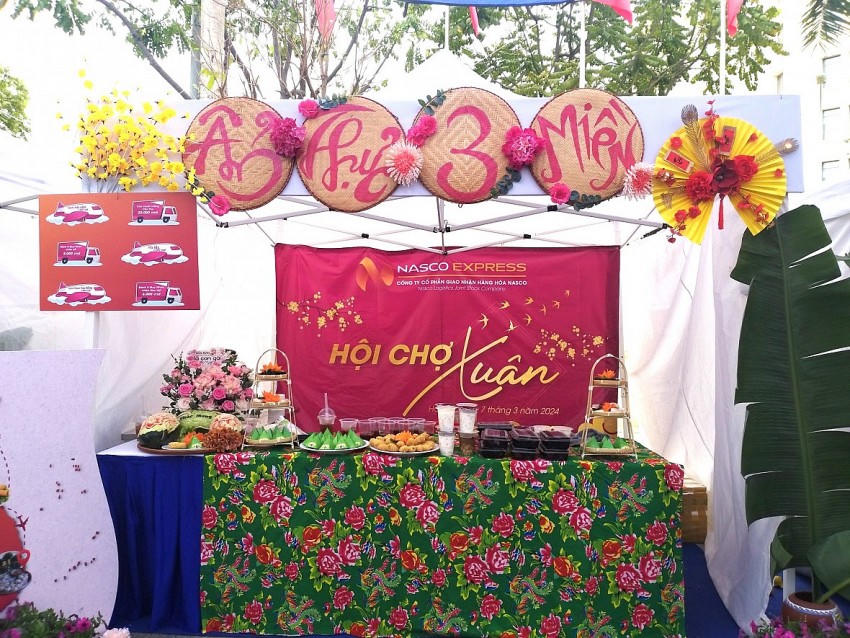 Gian hàng ẩm thực 03 miền của Công đoàn NASCO