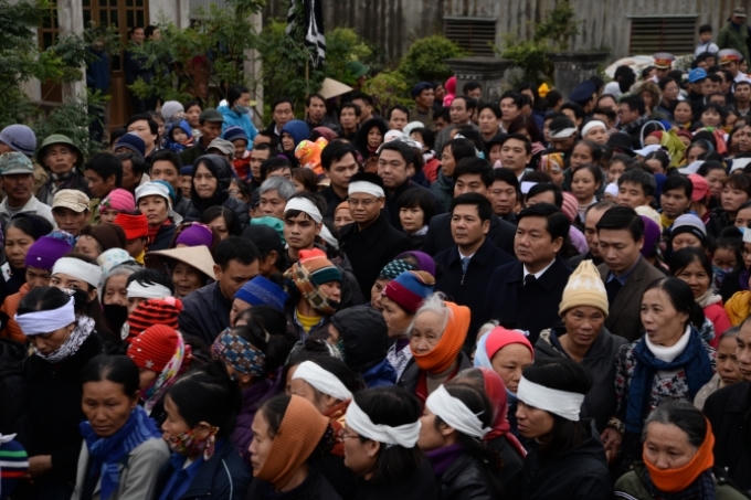Đồng chí Đinh La Thăng, Ủy viên Bộ Chính trị, Bí thư Thành ủy Tp Hồ Chí Minh, Bộ trưởng Bộ GTVT và đồng chí Nguyễn Hồng Diên, Ủy viên Trung ương Đảng, Chủ tịch UBND tỉnh Thái Bình đưa linh cữu Thứ trưởng Phạm Quý Tiêuvề nghĩa trang Tổ Mối tại thôn Đông, xã Hồng Việt, huyện Đông Hưng, tỉnh Thái Bình.