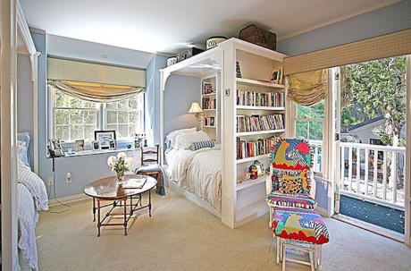 Biệt thự được bài trí theo phong cách ấm áp với tông màu nhạt. Với diện tích lên đến 262,5 mét vuông, biệt thự này có 4 phòng ngủ và 4 phòng tắm. Ảnh: Zillow.