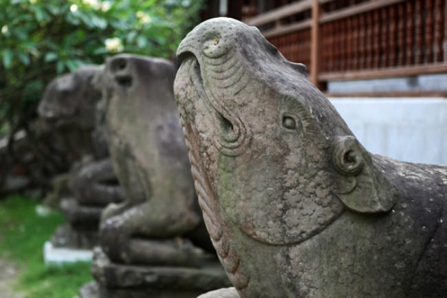 Tượng thú bằng đá, những cổ vật quý hiếm ở nước ta. Ảnh Quý Đoàn.