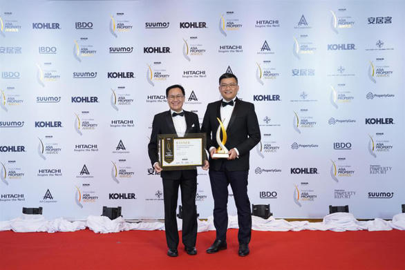 Đại diện Gamuda Land nhận giải thưởng PropertyGuru Asia Property Awards 2018 tại Bangkok, Thái Lan.