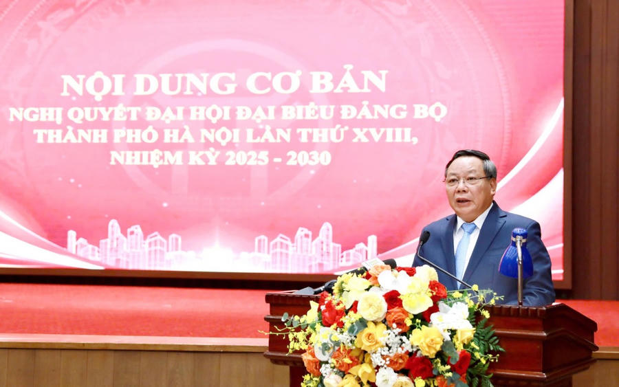 Phó Bí thư Thường trực Thành ủy Nguyễn Văn Phong quán triệt tại điểm cầu Thành ủy Hà Nội.