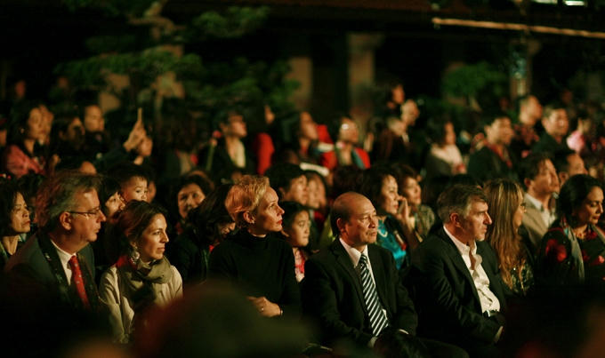 Rất đông sự quan tâm của các bạn bè quốc tế.