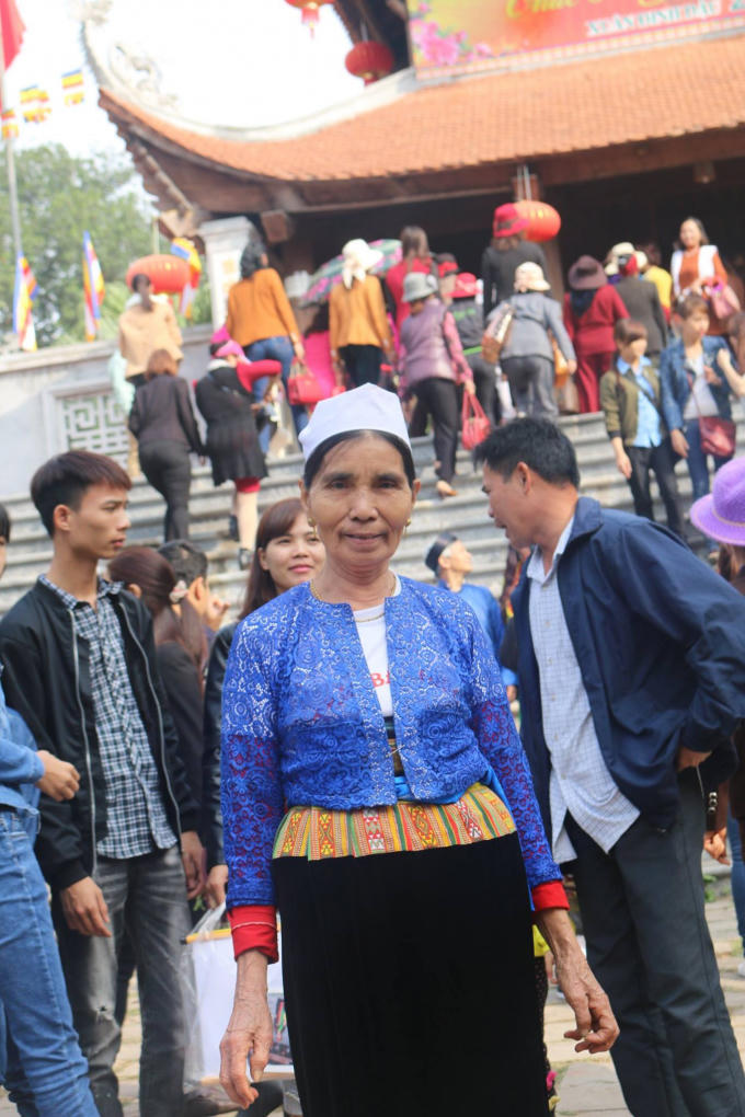 Bà Văn, người dân tộc Mường, vì quá yêu quan họ nên đã lặn lội hơn 80km từ Hòa Bình để tham gia hội Lim.