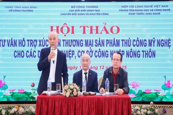 Lãnh đạo Hiệp hội Làng nghề Việt Nam chủ trì hội thảo.