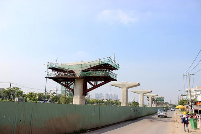 Tuyến metro số 1 nằm chờ vì chậm vốn. Ảnh: HOÀNG GIANG