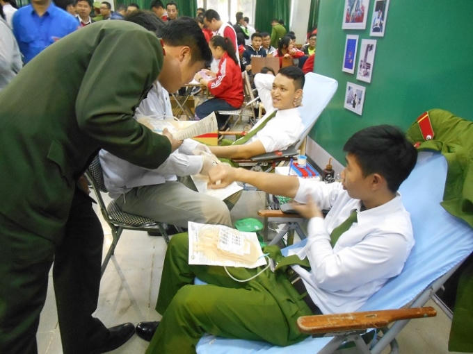 H&agrave;ng trăm chiến sĩ c&ocirc;ng an