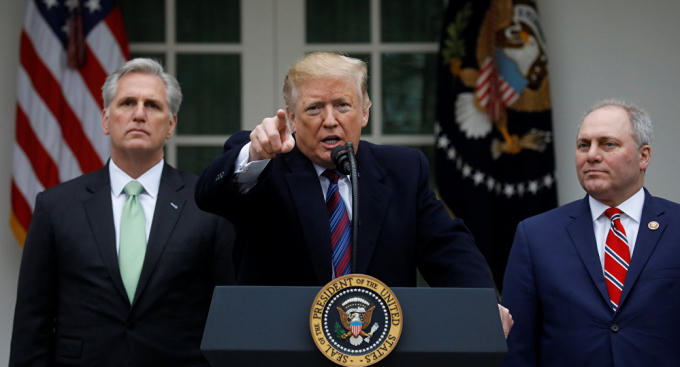 Tổng thống Mỹ Donald Trump n&oacute;i trước ph&oacute;ng vi&ecirc;n sau cuộc họp với c&aacute;c th&agrave;nh vi&ecirc;n Quốc hội tại Nh&agrave; Trắng. Ảnh: Reuters.