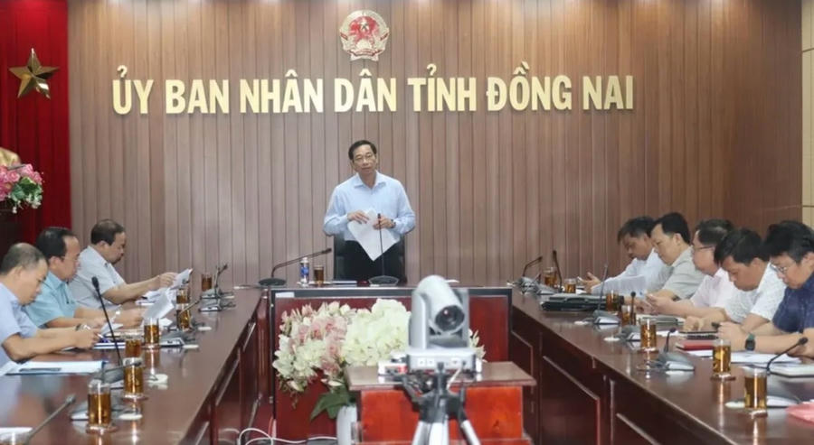 Phó Chủ tịch UBND tỉnh Đồng Nai Võ Văn Phi phát biểu tại hội nghị.