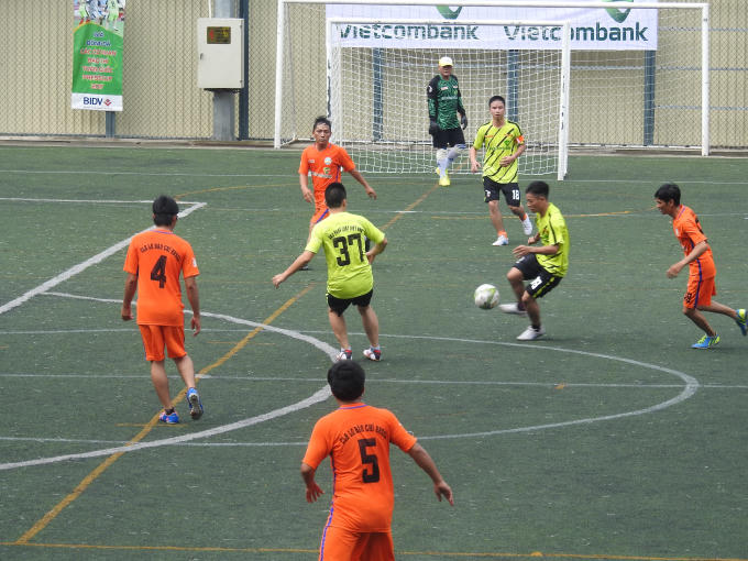 Một pha đột phá trung lộ của Nguyễn Thượng đội báo PLVN.