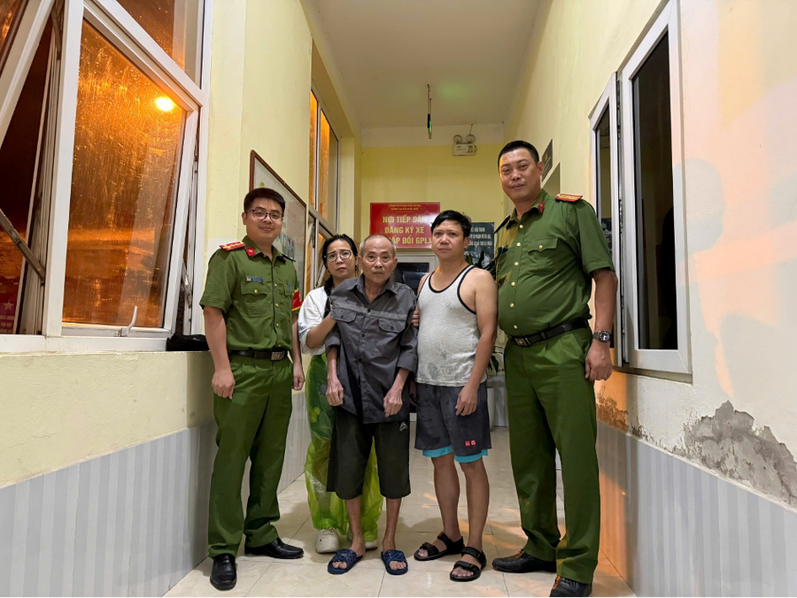 Cụ ông đi lạc đã được Công an xã Hoài Đức đưa về nhà an toàn ( ảnh Cổng TT Công an Tp Hà Nội)