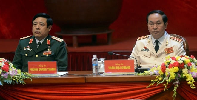 Bộ trưởng Quốc phòng Phùng Quang Thanh (trái) và Bộ trưởng Công an Trần Đại Quang trong lễ khai mạc. (Ảnh: Reuters)