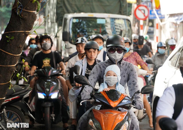 Tuyến đường Nguyễn Tuân đã nhiều lần được lên phương án cải tạo, mở rộng. Dự kiến tuyến đường Nguyễn Tuân sẽ được hoàn thiện với mặt cắt ngang rộng 21 m. Trên tuyến đường trồng mới khoảng 137 cây xanh, hè đường lát đá tự nhiên. Mới đây, UBND Quận Thanh Xuân cũng đã ban hành kế hoạch về việc thu hồi đất, điều tra, khảo sát, đo đạc, kiểm đếm để thực hiện dự án và ban hành thông báo thu hồi đất đối với 160 hộ gia đình, cá nhân và 11 tổ chức có đất và tài sản thuộc phạm vi thu hồi đất thực hiện dự án mở rộng.