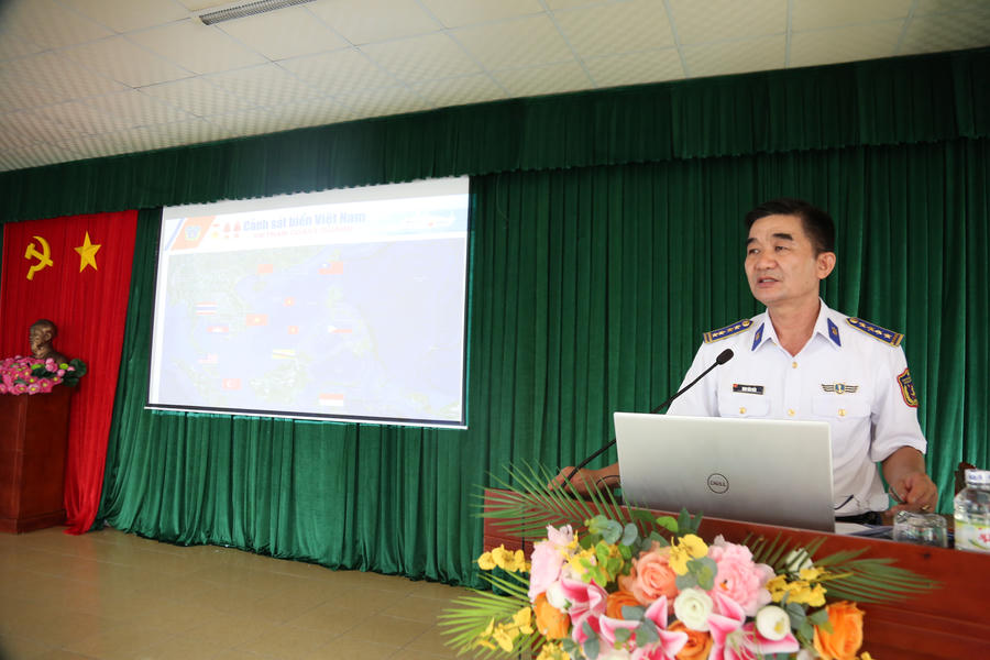 Đại tá Đinh Văn Điền, Phó chủ nhiệm chính trị thực hiện nội dung tuyên truyền.