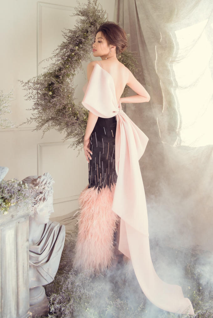 Thời gian qua, ngoài việc tiếp tục theo học Đại học, Nguyễn Thị Thành dành hầu hết thời gian ở trong phòng tập gym để giảm cân, giữ gìn vóc dáng. Nhờ vậy, người đẹp sinh năm 1996 hoàn toàn tự tin về thân hình của mình và thường xuyên nhận lời mời chụp hình, diễn ở các vị trí vedette trong show giới thiệu BST thời trang mới của các NTK.