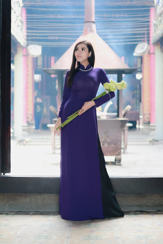 Cô sở hữu chiều cao chuẩn: 1m73 - 50kg, số đo ba vòng: 86 - 60 - 92.