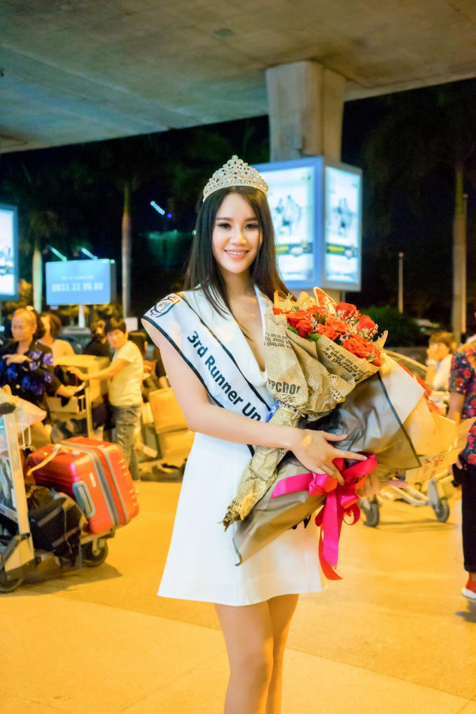 Xuất sắc đăng quang Á hậu Sắc Đẹp Toàn Cầu 2018, Dương Yến Phi về nước trong vòng tay người hâm mộ
