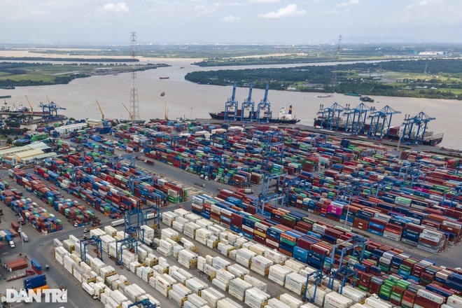 Kim ngạch xuất nhập khẩu cũng như nhu cầu tiêu dùng ngày càng tăng nên hoạt động logistics càng thể hiện vai trò quan trọng trong nền kinh tế (Ảnh minh họa: Phạm Nguyễn).