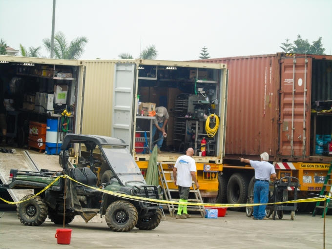Khối lượng trang thiết bị, máy móc khủng được vận chuyển từ Tràng An về từ ngày mùng 8/3.