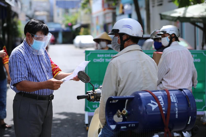 Túc trực chốt