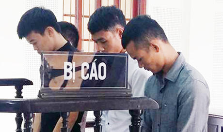 Các bị cáo tại phiên tòa.
