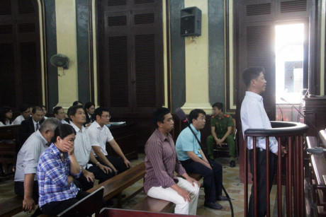 Các bị cáo tại phiên tòa (Ảnh nguồn Dân Trí).