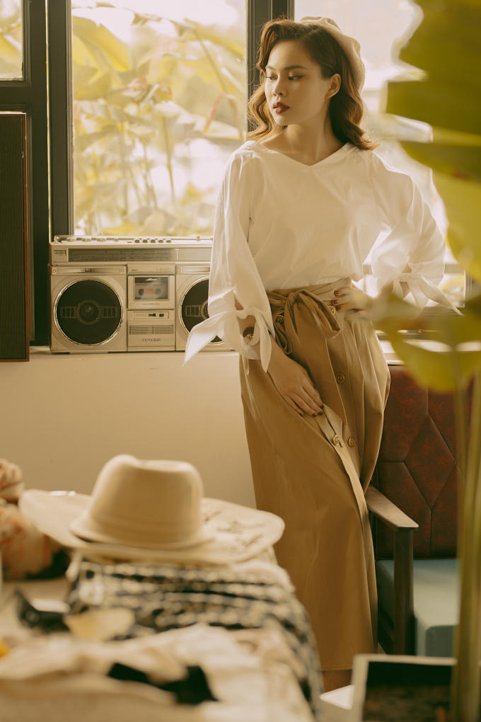 Ngỡ ng&agrave;ng với phong c&aacute;ch &ldquo;thời xa vắng&rdquo; của &ldquo;qu&yacute; c&ocirc; bolero&rdquo; Giang Hồng Ngọc