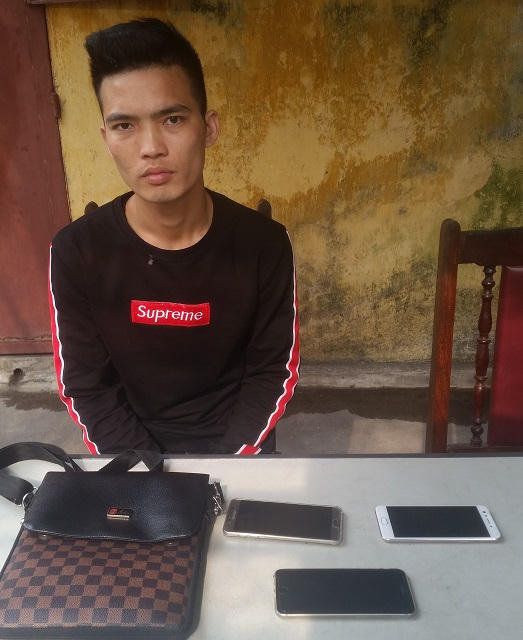 Đối tượng Nguyễn Văn Thắng và tang vật của vụ án.