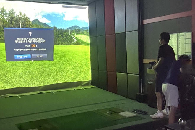 Cơ sở Golfzon The Garden vẫn hoạt động kinh doanh trong thời gian giãn cách xã hội (Ảnh: Công an Hà Nội).