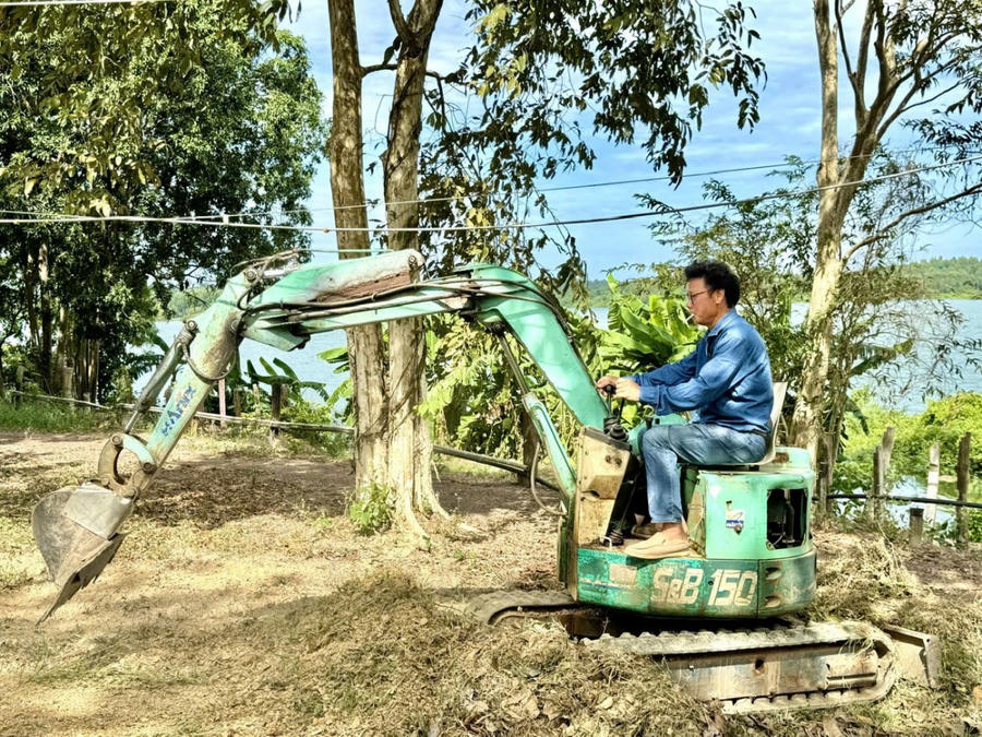 Được sống chan hoà giữa thiên nhiên, tiếng hát của người ca sĩ vẫn vang vọng khắp núi rừng.