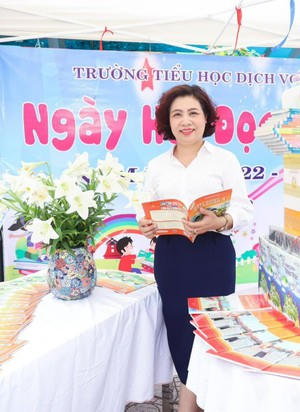 Cô giáo Nguyễn Thanh Huyền - Hiệu trưởng trường Tiểu học Dịch Vọng B.