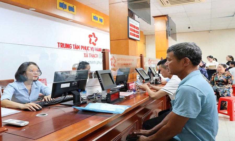 Tại các xã điểm cũng cho thấy, người dân đến giao dịch đều được hướng dẫn, tiếp nhận hồ sơ đầy đủ, được phục vụ tận tình và chu đáo.