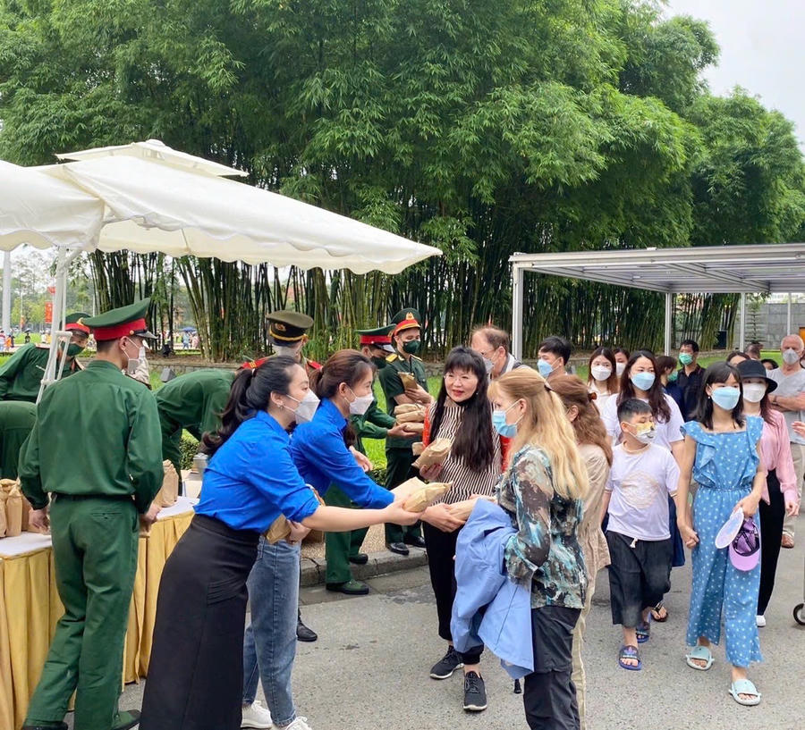 Phát nước miễn phí tặng du khách