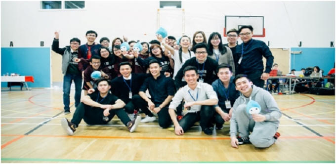 Trường Surrey đoạt giải ‘Team Phong Cách’ với số người bình chọn nhiều nhất trên các trang mạng xã hội.