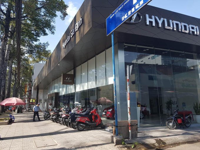 Nh&acirc;n vi&ecirc;n Huyndai Gia Định bị tố cố &yacute; thu sai nhằm chiếm đoạt tiền của kh&aacute;ch h&agrave;ng.