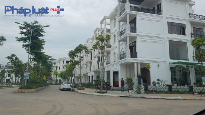 Những căn biệt thự song lập đang được rao bán trên mạng với giá từ 4,7 tỷ - 7 tỷ đồng.
