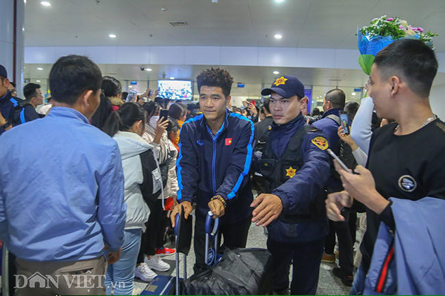 u23 viet nam ve que an tet trong vong tay chao don cua nguoi ham mo hinh anh 6