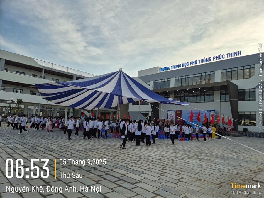 Sáng ngày 5/9, Thầy và trò Trường THPT Phúc Thịnh đã long trọng tổ chức lễ khai giảng năm học mới 2025 -2026.
					
				
			
			Sáng ngày 5/9, Thầy và trò Trường THPT Phúc Thịnh đã long trọng tổ chức lễ khai giảng năm học mới 2025 -2026.