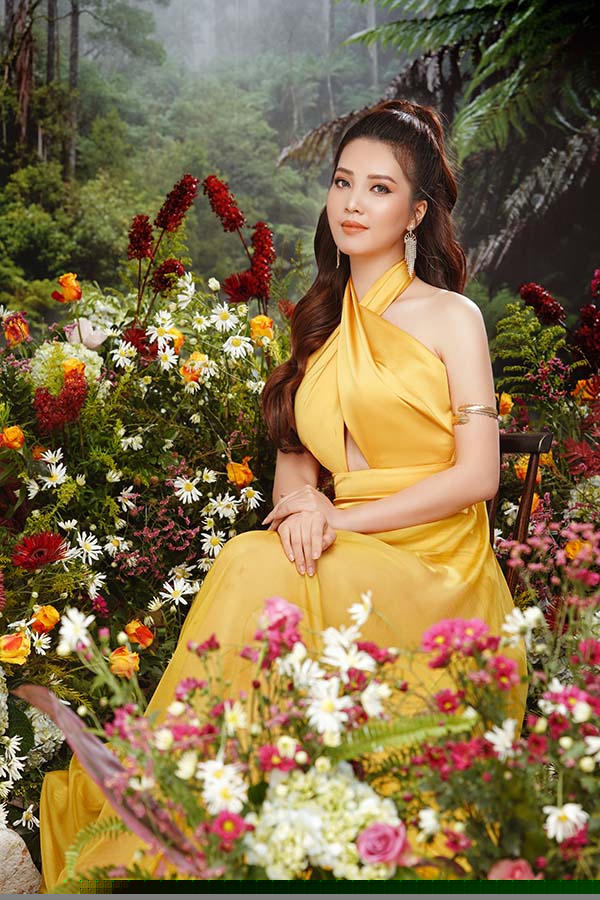a hau thuy van dep hut anh nhin nhu gai doi muoi trong bo anh dau nam canh ty hinh anh 8