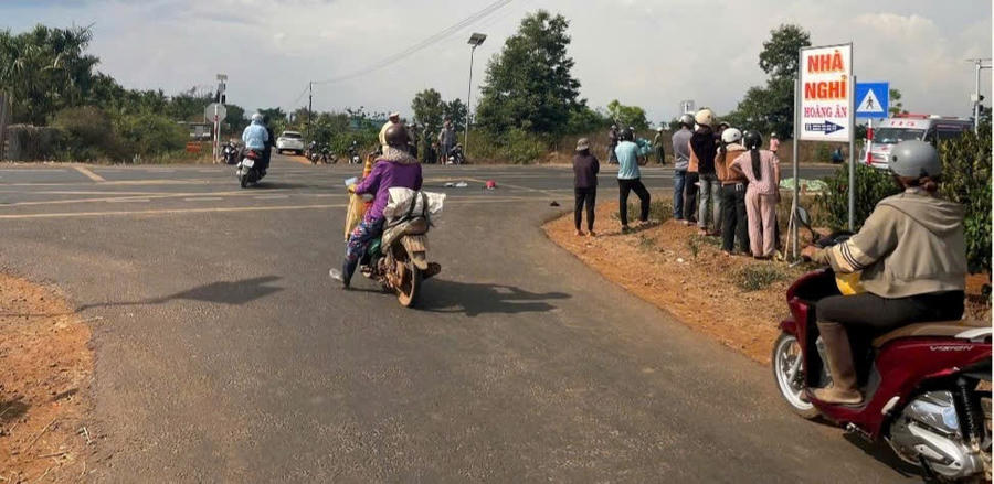 Hiện trường vụ tai nạn khiến hai vợ chồng ông CVN tử vong. Ảnh: V.N