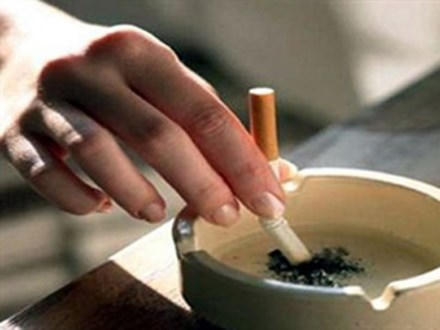 Từ h&ocirc;m nay vứt t&agrave;n thuốc l&aacute; kh&ocirc;ng đ&uacute;ng nơi quy định bị phạt đến 1 triệu đồng