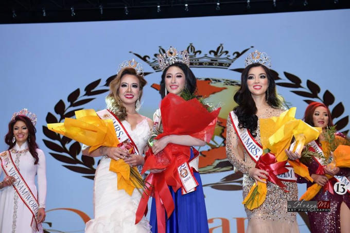 Người đẹp Jennifer Lê đăng quang Mrs. Vietnam World 2018