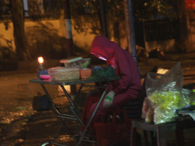 C&ocirc;ng việc của những người d&acirc;n ngh&egrave;o trong ng&agrave;y đầu năm mới