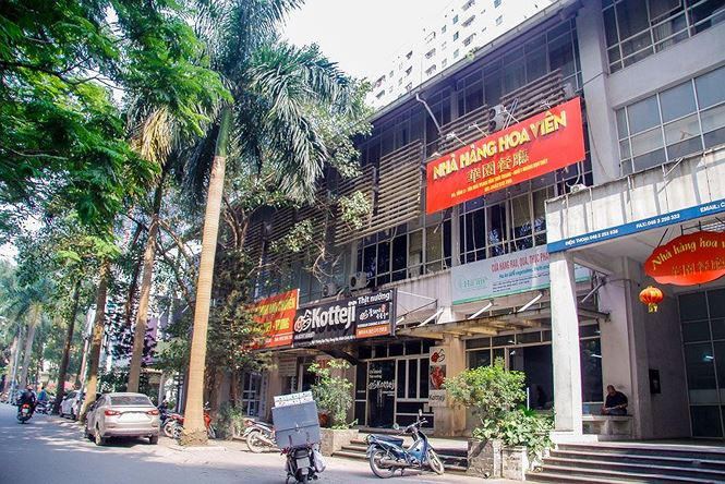 Theo người dân, lô đất ký hiệu CN, ban đầu được duyệt có chức năng công nghiệp. Sau đó chủ đầu tư xin điều chỉnh phương án kiến trúc công trình tại khu đất trên với chức nằng Trung tâm dịch vụ thời trang cao cấp và hàng thủ công mỹ nghệ nhưng nhiều năm nay chủ đầu tư không sử dụng đúng mục đích mà lại "biến tướng" thành nhà hàng, tiệc cưới…