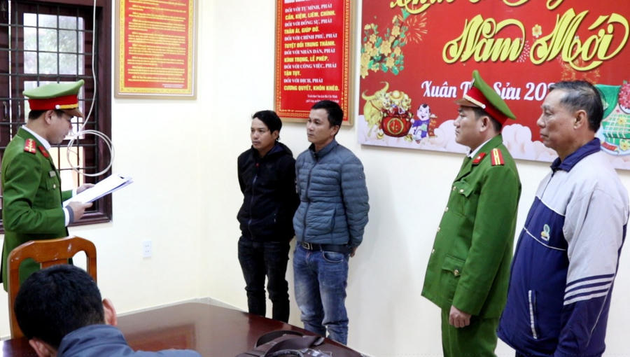 Tống đạt Lệnh giữ người trong trường hợp khẩn cấp đối với hai đối tượng Nguyễn Hải Sinh và Võ Xuân Đỉnh