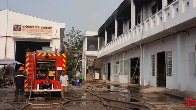 Cảnh sát PCCC quận Gò Vấp tham gia chữa cháy.