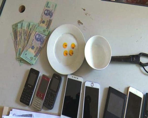 Tang vật thu giữ từ vụ đánh bac