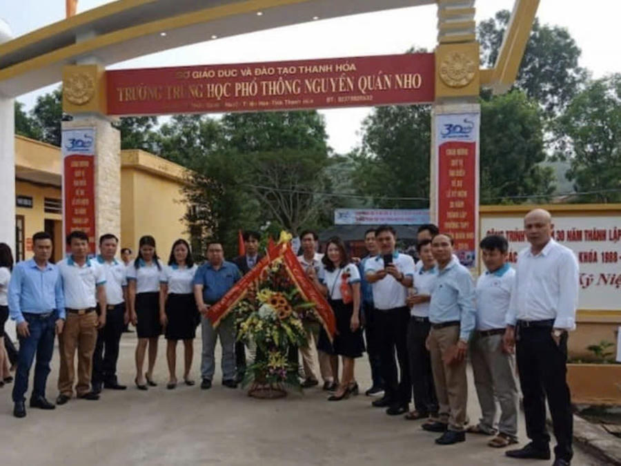 Các Cựu học sinh về dự Lễ kỷ niệm 30 năm Ngày thành lập trường.